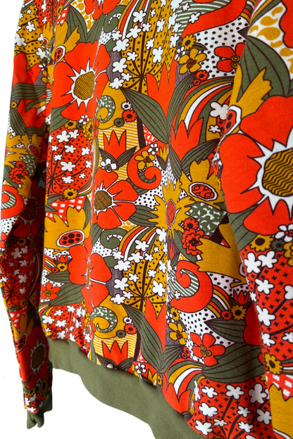 Pull en molleton fleuri groovy vert olive et orange