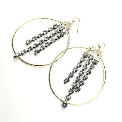 Boucles d'oreilles créoles ovales en plaqué or 14 carats martelé avec chaîne de cristaux