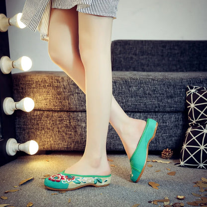 Veowalk – Pantoufles plates d'été en toile à bout fermé pour femme, style chinois, brodées, décontractées et confortables, mules noires et vertes