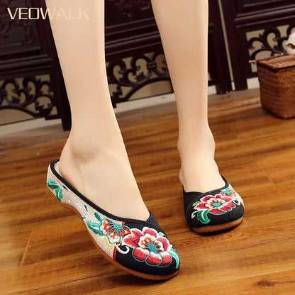 Veowalk – Pantoufles plates d'été en toile à bout fermé pour femme, style chinois, brodées, décontractées et confortables, mules noires et vertes