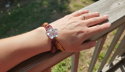 Bracelet complexe en soie et cuir tressé avec perles de cristal et pierres précieuses