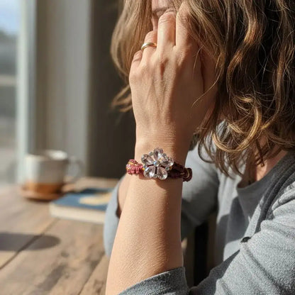 Bracelet complexe en soie et cuir tressé avec perles de cristal et pierres précieuses