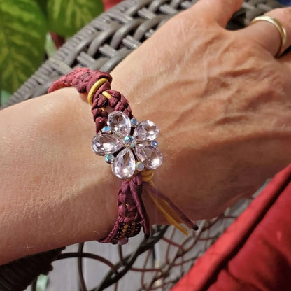 Bracelet complexe en soie et cuir tressé avec perles de cristal et pierres précieuses