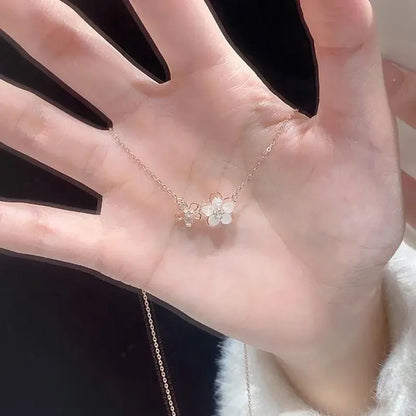 Collier Pendentif Sakura Brillant de Haute Qualité pour Femmes Tendance Stéréoscopique Fleur de Pêcher Luxe Bijoux Femme