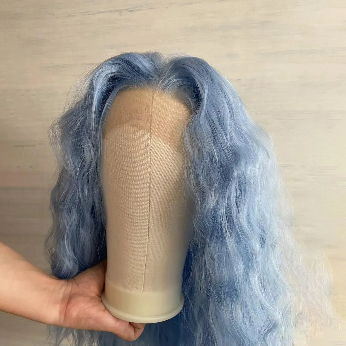 Perruques avant en dentelle 13X4 synthétiques, longues, bouclées, ondulées, bleu clair naturel, pour femmes, pré-épilées, ligne de cheveux naturelle, pour cosplay ou fête