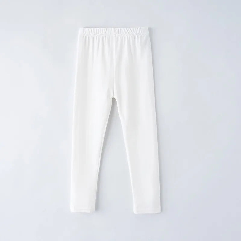 Leggings fille pour le printemps et l'été, adaptés pour être portés à l'extérieur. Ce sont des pantalons longs, minces et ajustés pour enfants.