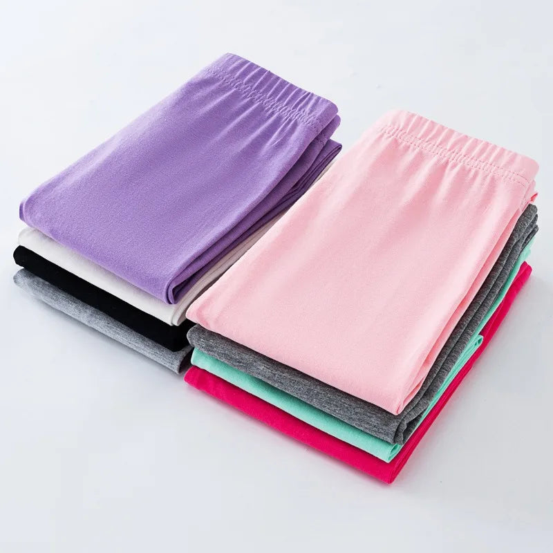 Leggings fille pour le printemps et l'été, adaptés pour être portés à l'extérieur. Ce sont des pantalons longs, minces et ajustés pour enfants.
