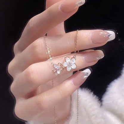 Collier Pendentif Sakura Brillant de Haute Qualité pour Femmes Tendance Stéréoscopique Fleur de Pêcher Luxe Bijoux Femme