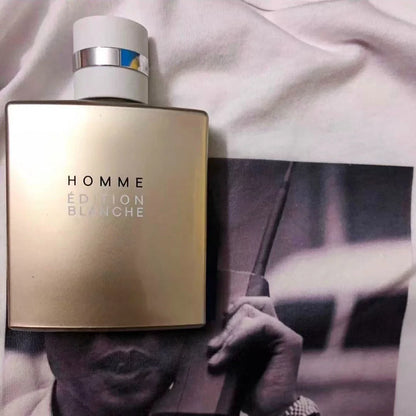 Parfum de marque 100ml au parfum frais et vivifiant, plein d'énergie, alliant une touche sportive à un charme élégant, parfait pour les sorties quotidiennes.