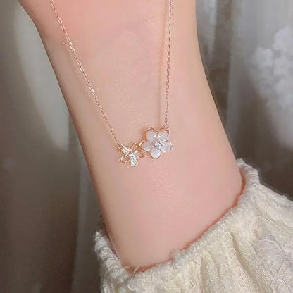 Collier Pendentif Sakura Brillant de Haute Qualité pour Femmes Tendance Stéréoscopique Fleur de Pêcher Luxe Bijoux Femme