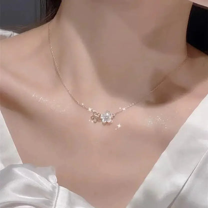 Collier Pendentif Sakura Brillant de Haute Qualité pour Femmes Tendance Stéréoscopique Fleur de Pêcher Luxe Bijoux Femme