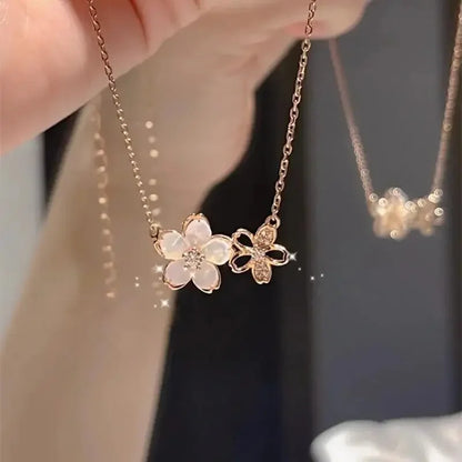 Collier Pendentif Sakura Brillant de Haute Qualité pour Femmes Tendance Stéréoscopique Fleur de Pêcher Luxe Bijoux Femme