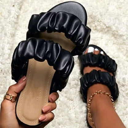 Nouvelles sandales d'été 2024 pour femmes en cuir double couche plissées à fond plat, pantoufles de plage et d'extérieur pour femmes.