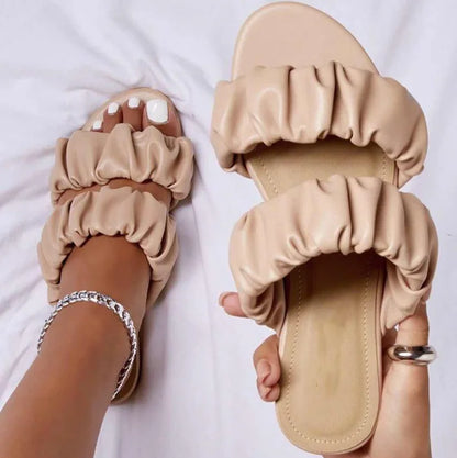 Nouvelles sandales d'été 2024 pour femmes en cuir double couche plissées à fond plat, pantoufles de plage et d'extérieur pour femmes.
