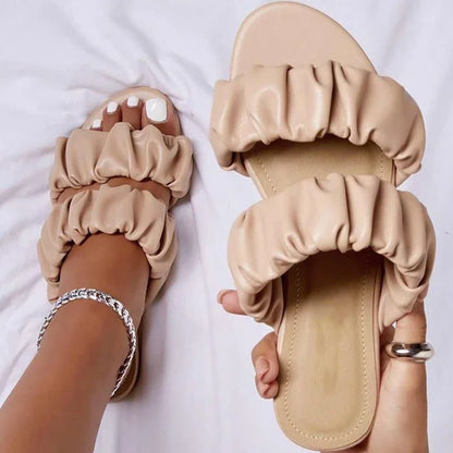 Nouvelles sandales d'été 2024 pour femmes en cuir double couche plissées à fond plat, pantoufles de plage et d'extérieur pour femmes.