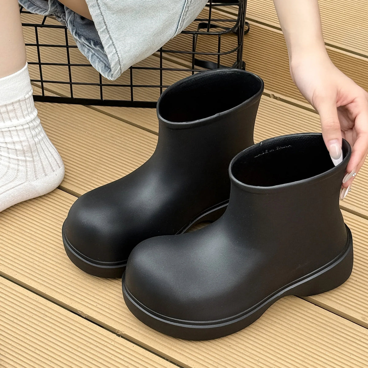 Korean rain boots 2025 women's short tube EVA waterproof shoes fashionable thick soled outdoor minimalist water shoes