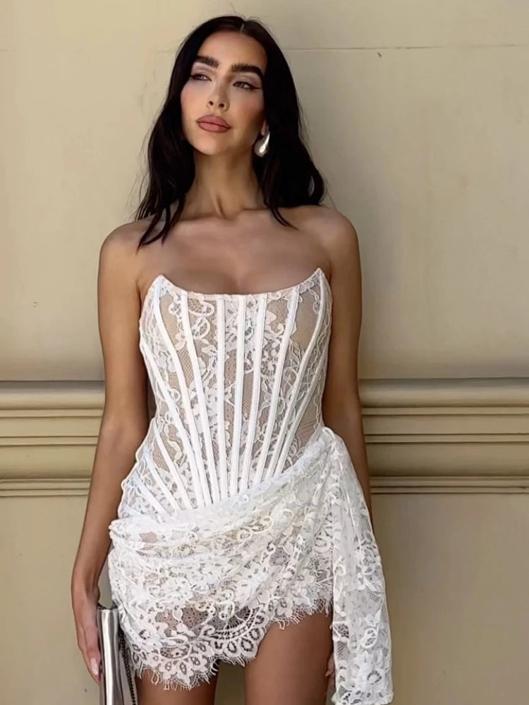 Robe mini bustier sexy en dentelle pour femme, sans manches, avec lacets ajustables, drapée, noire, moulante, élégante, pour soirée ou boîte de nuit