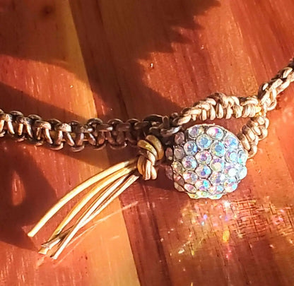 Ras du cou Bling macramé, avec pierre gemme, lave volcanique et spirale torsadée argentée