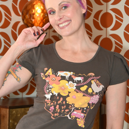 T-shirt Paysage fantaisiste et animaux couleur noyer