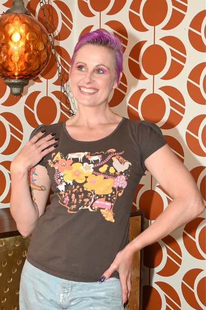 T-shirt Paysage fantaisiste et animaux couleur noyer