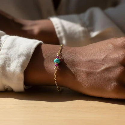 Bracelet délicat en or laminé 14K avec pierres précieuses roses et turquoises